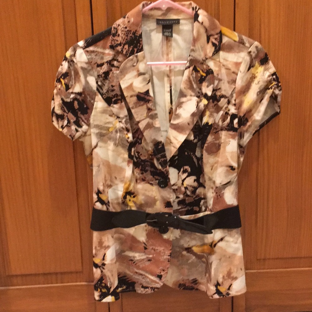 Super cute short sleeved blazer